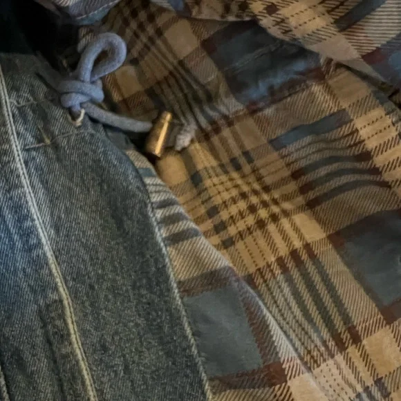 Denim&Co Blue and Brown Jean Jacket with Relaxed Fit - Picture 15 of 15